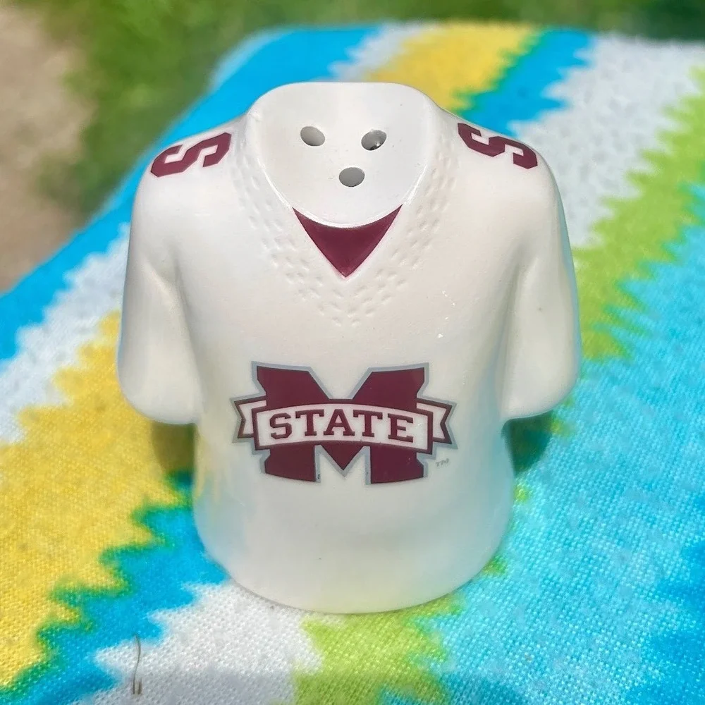 The Memory Company Mississippi State Bulldogs Jersey Salt & Pepper Shakers SEC